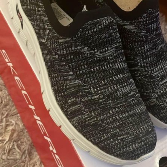 BRAND NEW women skechers arch fit vista inspiration slip on shoes size US 7.5 - Picture 3 of 9